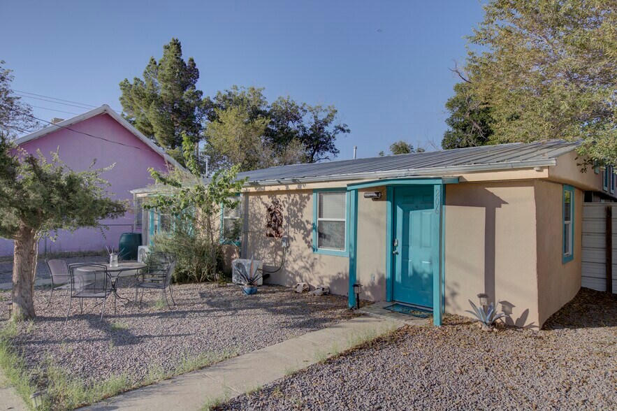 More Photos Of 405 W Avenue E, Alpine Specialty For Sale