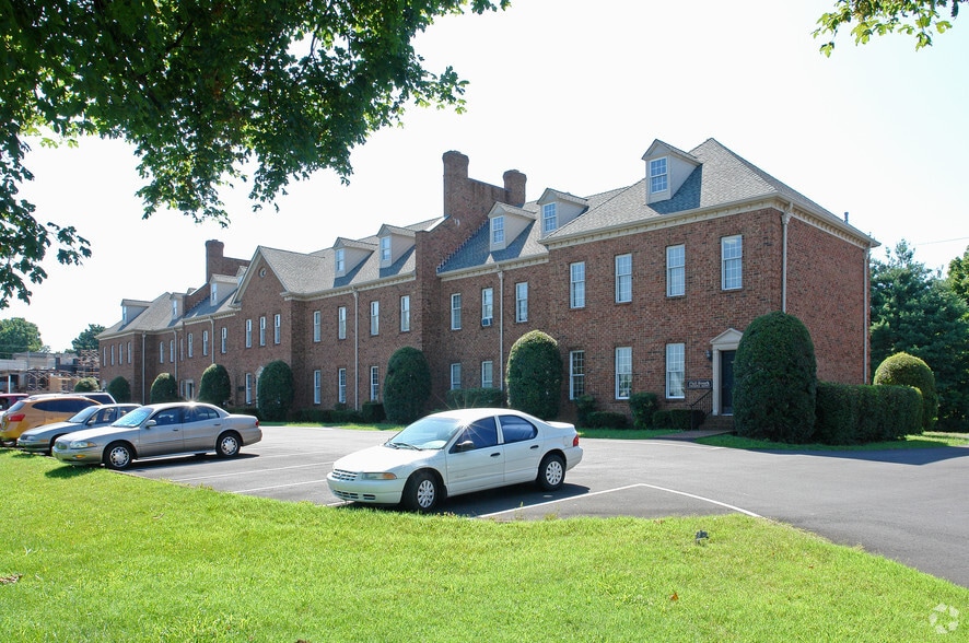 More Photos Of 313 E Main St, Hendersonville Office For Lease