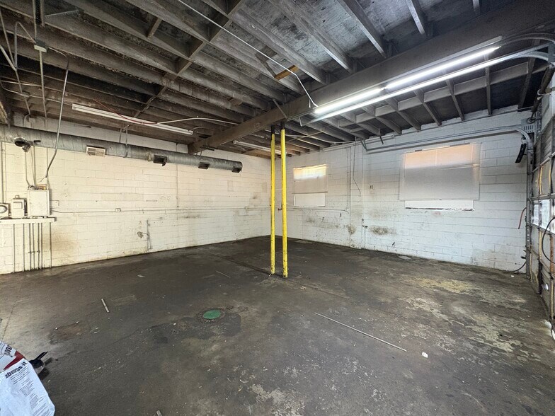 More Photos Of 1516 Dixie Trl, Raleigh Auto Repair For Lease