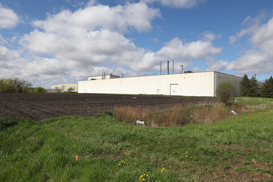 More Photos Of 205 24th Ave SW, Owatonna Distribution For Lease