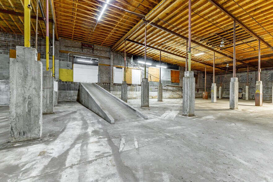More Photos Of 406 4th Ave, Dalton Manufacturing For Sale