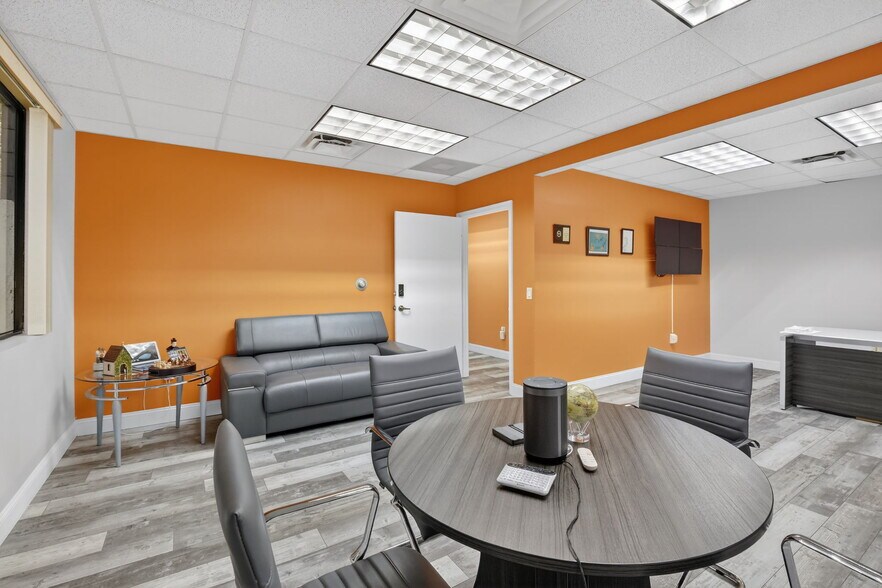 More Photos Of 1007 Shotgun Rd, Sunrise Office For Sale