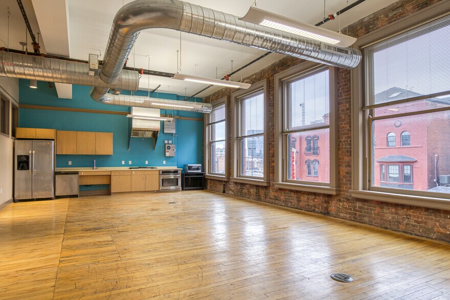 More Photos Of 686 Main St, Buffalo Loft Creative Space For Lease