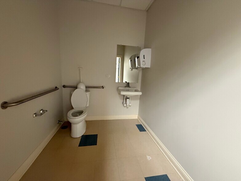 More Photos Of 1880 W Winchester Rd, Libertyville Medical For Sale