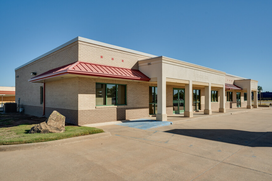 Primary Photo Of 2618 Old Iowa Park Rd, Wichita Falls Bank For Sale