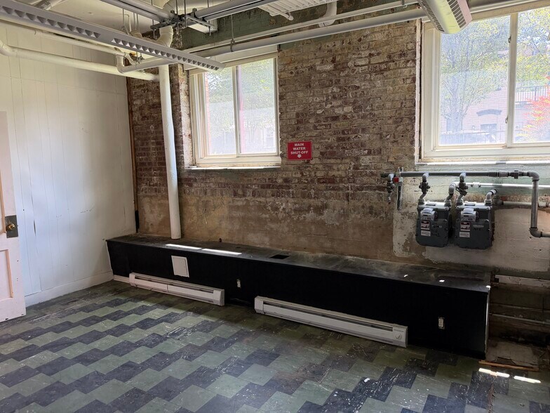 More Photos Of 2000 West St, Union City Office Residential For Lease