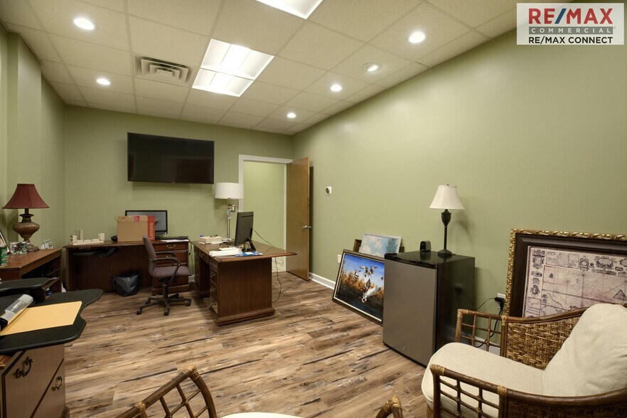 More Photos Of 2521 Hayes Rd, Hayes Light Distribution For Sale