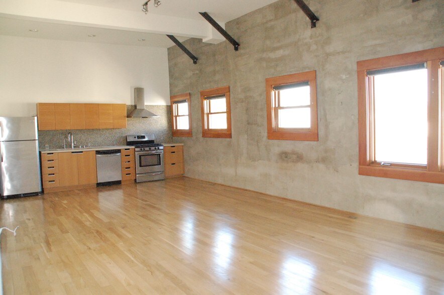 More Photos Of 8 Brooks Ave, Venice Apartments For Lease