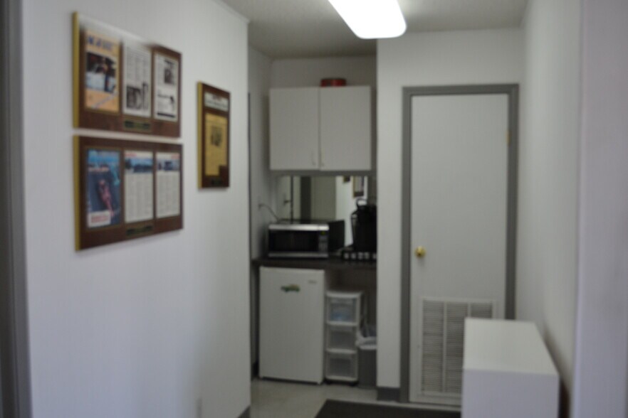 More Photos Of 205 W Ryan St, Laredo Light Distribution For Sale