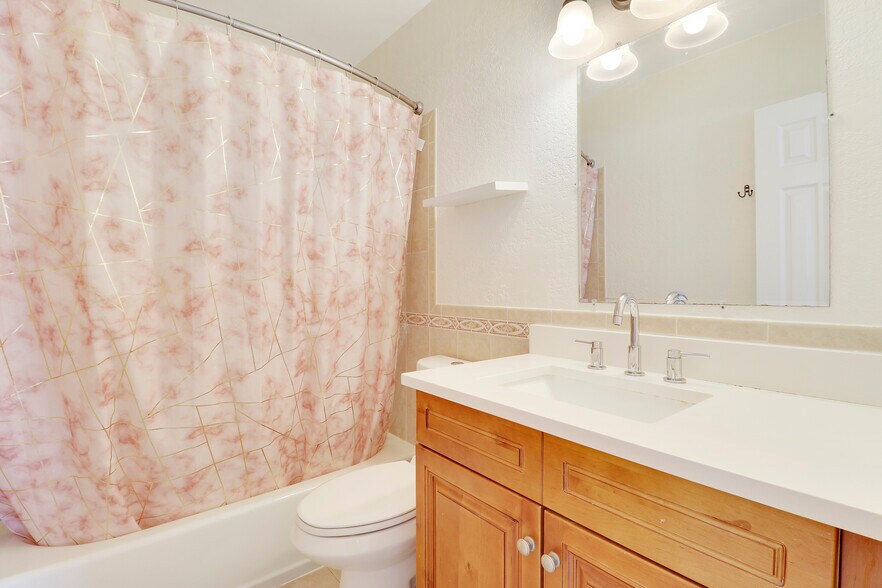 More Photos Of 1426 N Federal Hwy, Lake Worth Beach Office Residential For Lease