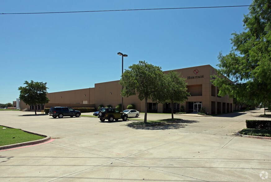 More Photos Of 2201 Luna Rd, Carrollton Warehouse For Lease