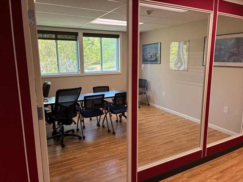 More Photos Of 270 Westfield Rd, Holyoke Freestanding For Lease