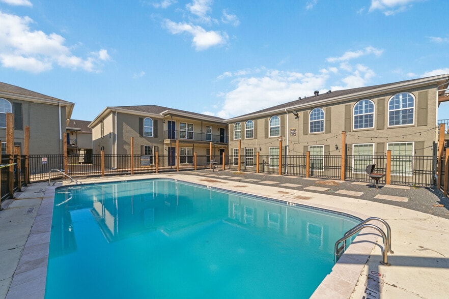 More Photos Of 8330 Carvel Ln, Houston Apartments For Sale