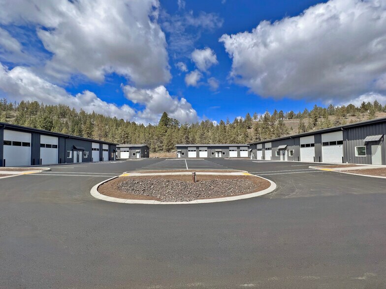 More Photos Of 64415 Strickler Ave, Bend Warehouse For Lease