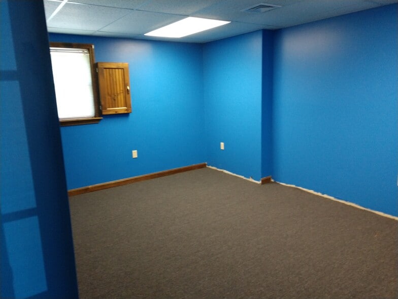 More Photos Of 34 Academy Hill Rd, Plainfield Office For Sale