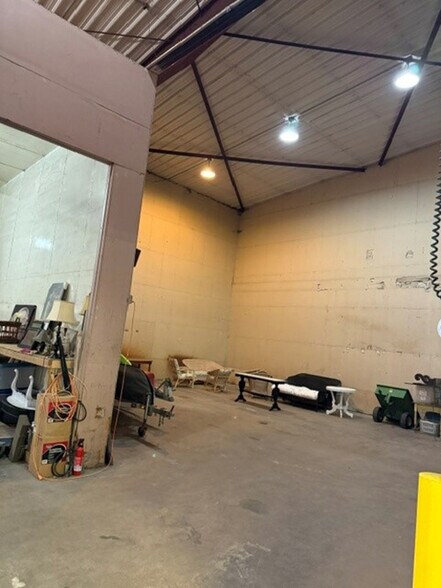 More Photos Of 719 Roosevelt Ave, Detroit Lakes Light Distribution For Sale