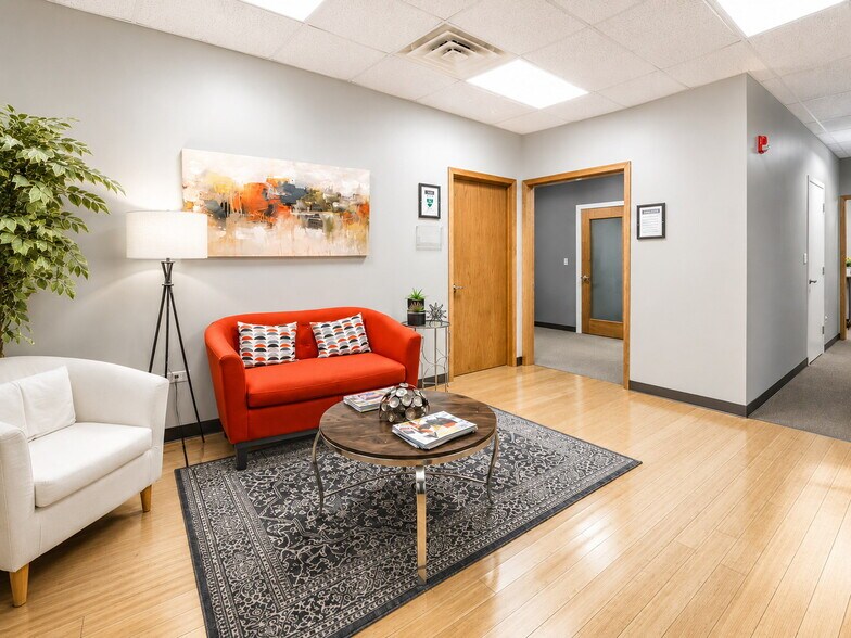 More Photos Of 850 W Bartlett Rd, Bartlett Medical For Sale