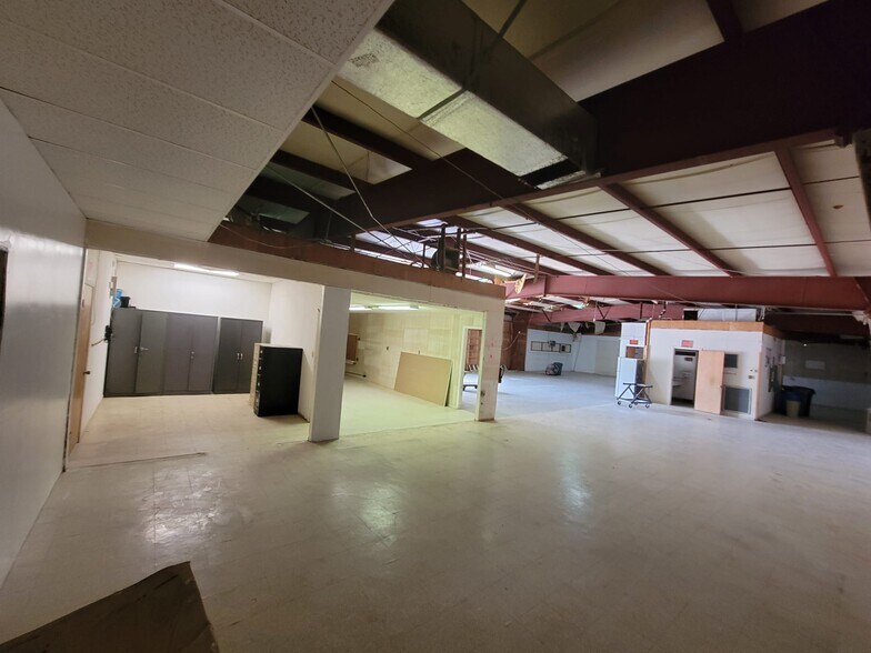 More Photos Of 106 Adams St, Auburndale Warehouse For Sale