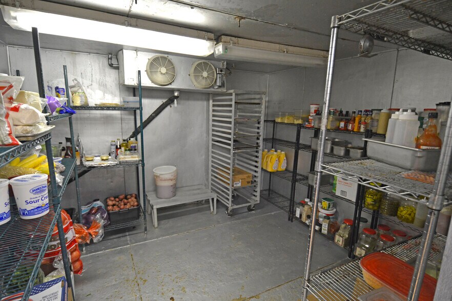 More Photos Of 101 N Us-17, Palatka Drugstore For Sale