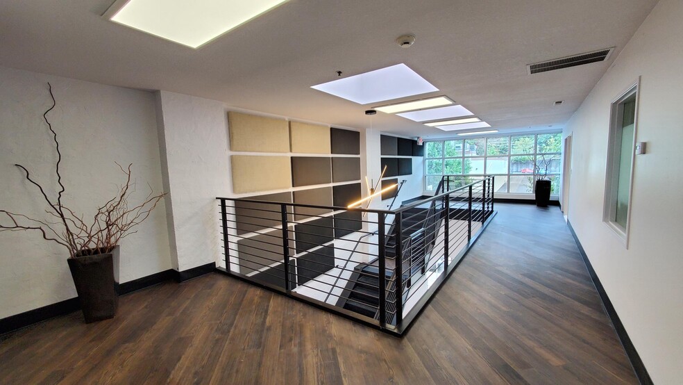 More Photos Of 509-511 Main St, Oregon City Loft Creative Space For Sale