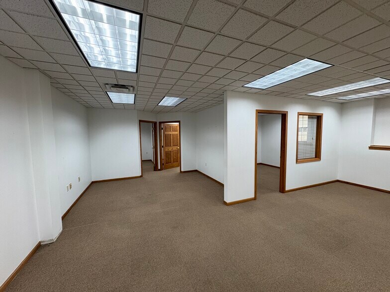 More Photos Of 5200 S Cliff Ave, Sioux Falls Office For Lease