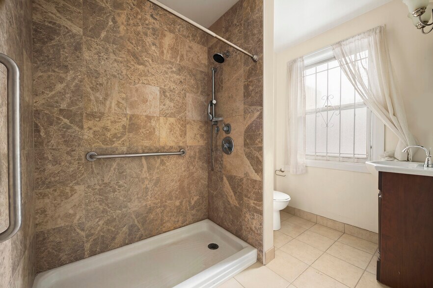 More Photos Of 250 Midwood St, Brooklyn Flex For Sale