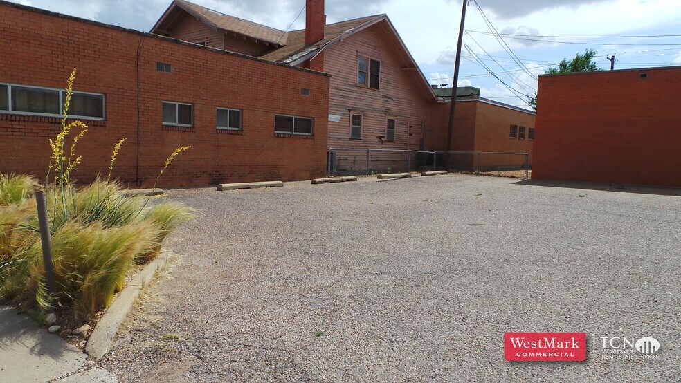 More Photos Of 629 Baltimore St, Plainview General Retail For Lease