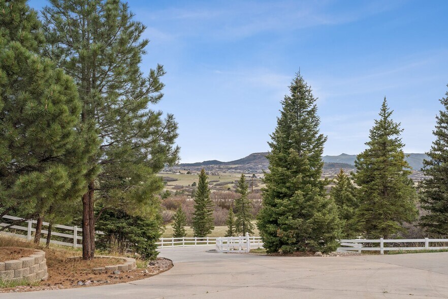 More Photos Of 1751 W Wolfensberger Rd, Castle Rock Flex For Sale