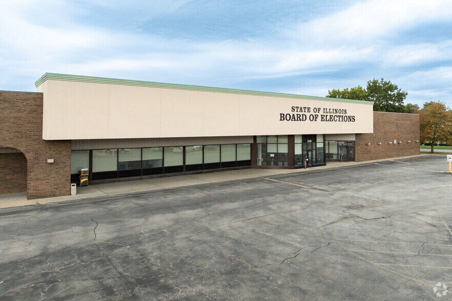 More Photos Of 2301-2585 S MacArthur Blvd, Springfield General Retail For Sale