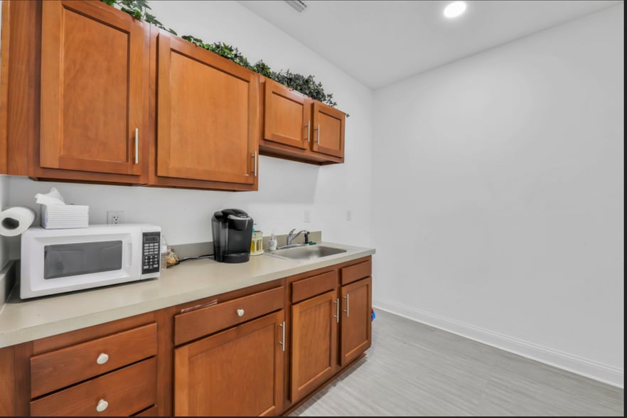 More Photos Of 6100 Greenland Rd, Jacksonville Medical For Sale