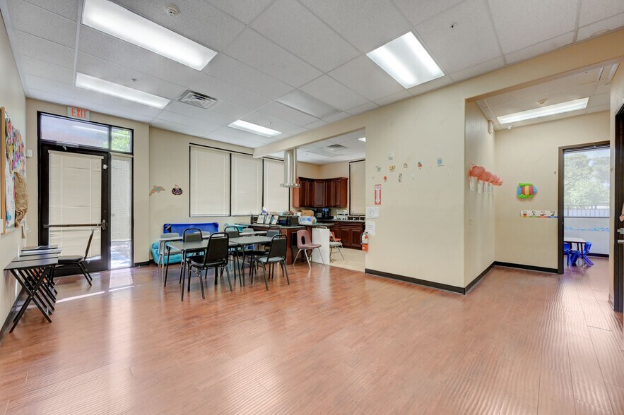 More Photos Of 6284 Spring Mountain Rd, Las Vegas Office For Sale