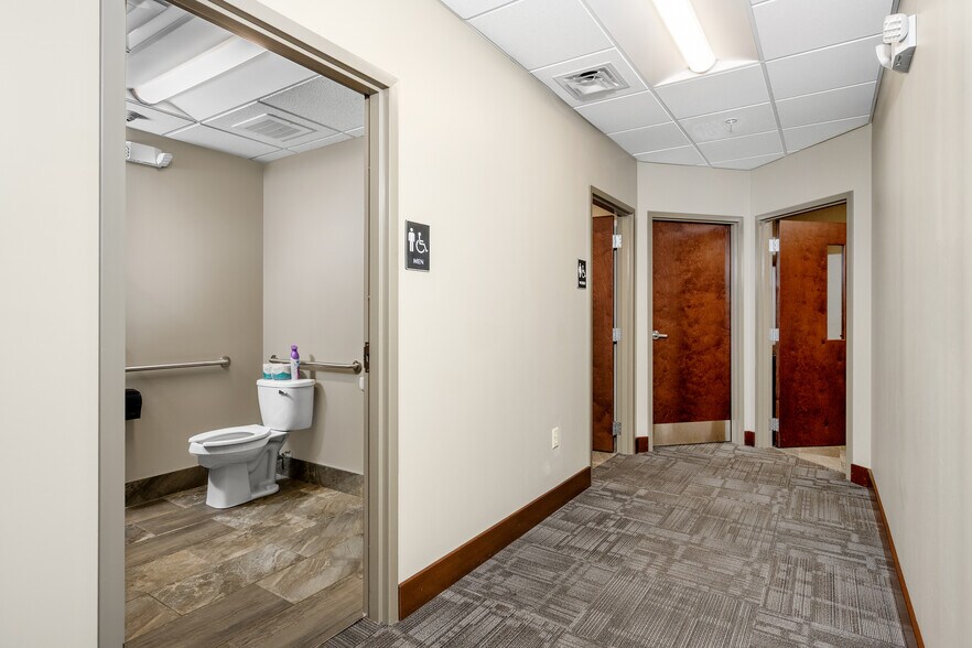 More Photos Of 3020 Orchard Park Rd, Buffalo Office For Sale