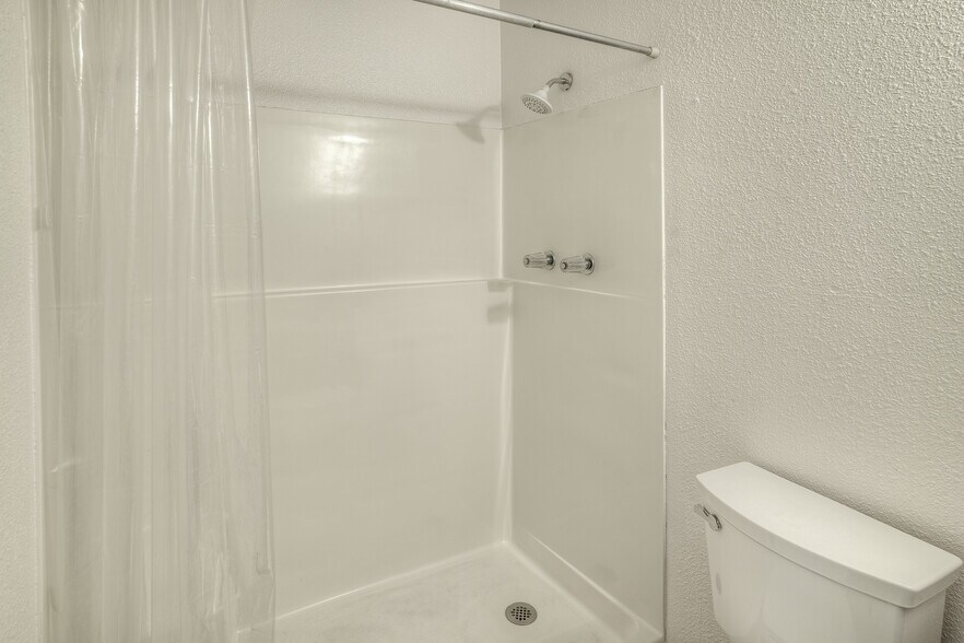 More Photos Of 2950 Feather River Blvd, Oroville Light Distribution For Sale