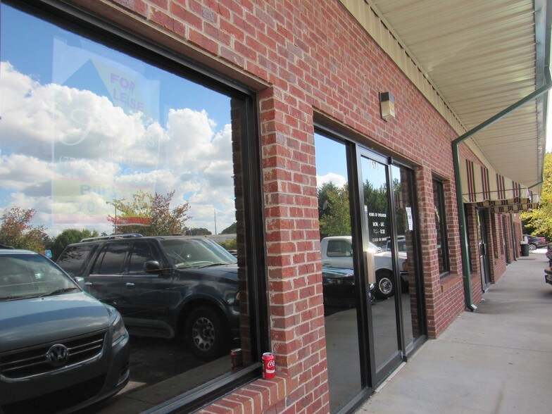 More Photos Of 1570-1584 Williamson Rd, Griffin Storefront Retail Office For Lease
