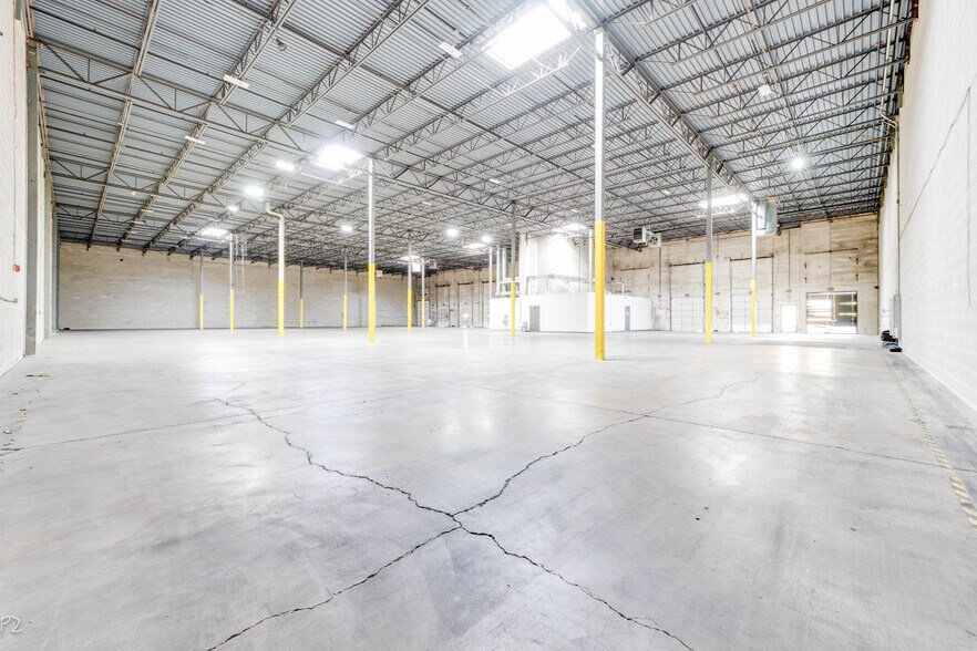 More Photos Of 2501-2575 Allan Dr, Elk Grove Village Warehouse For Lease