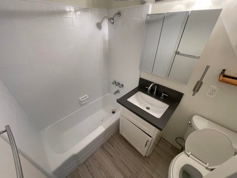 More Photos Of 3117 E 6th St, Long Beach Apartments For Sale