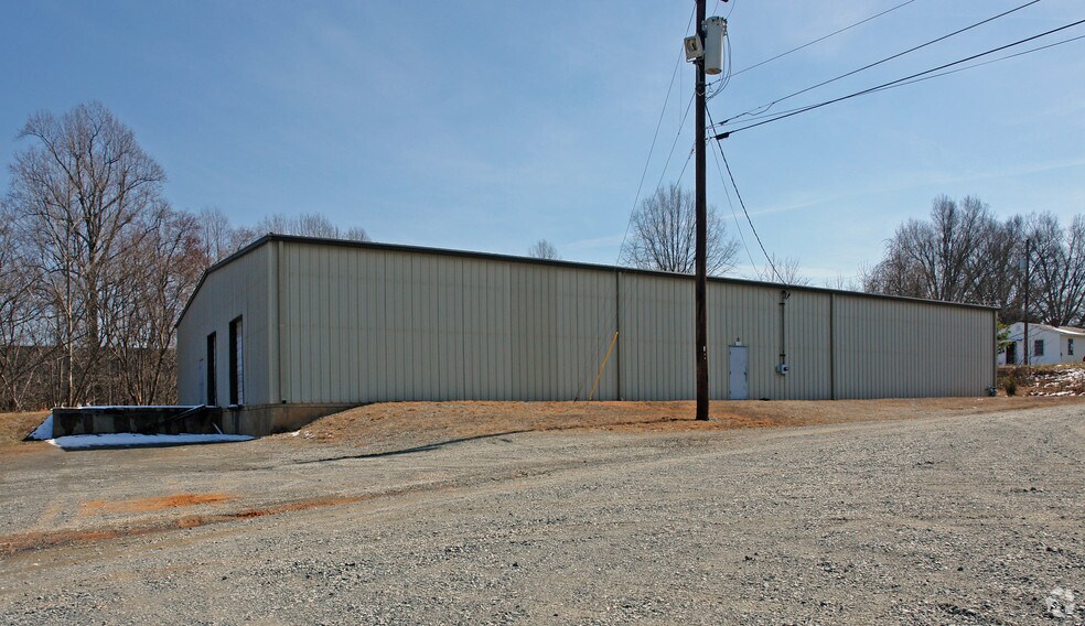 More Photos Of 117-D Liberty Dr, Thomasville Warehouse For Lease
