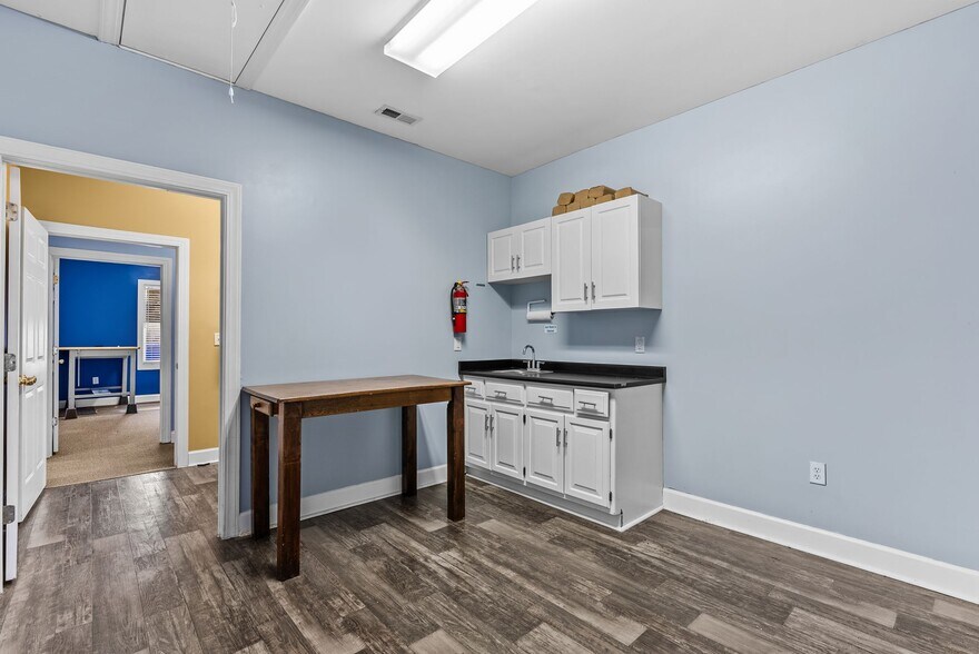 More Photos Of 107 Hillcrest Ave, Simpsonville Office For Sale