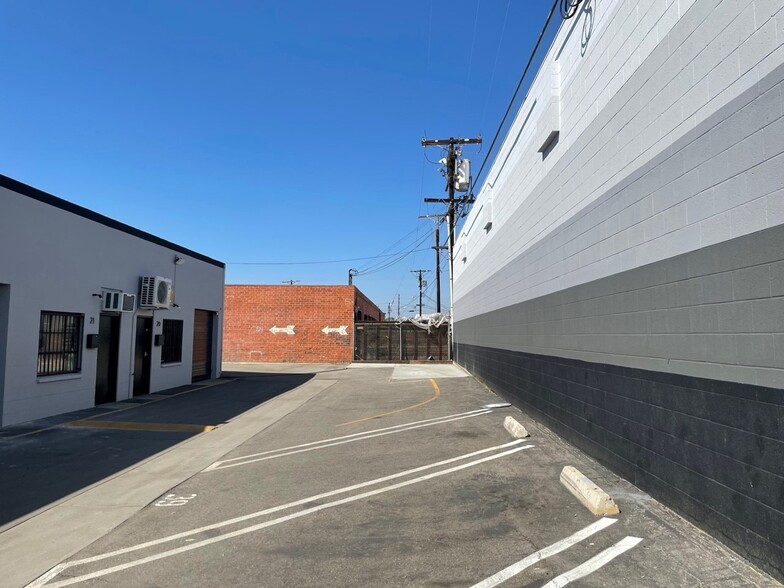 More Photos Of 7361 Ethel Ave, North Hollywood Service For Lease