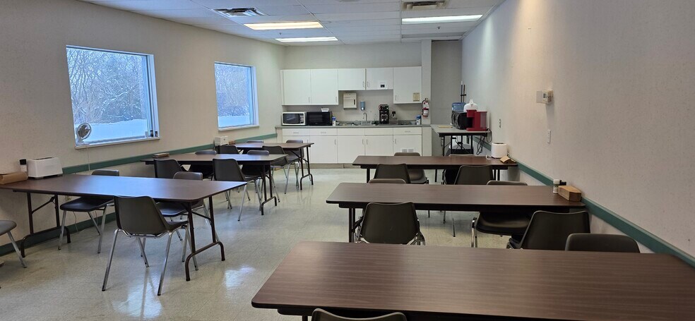 More Photos Of 39 E Davis St, Quinte West Industrial For Sale