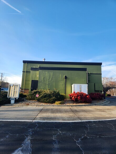 More Photos Of 5705 Inman Rd, Greensboro Freestanding For Lease