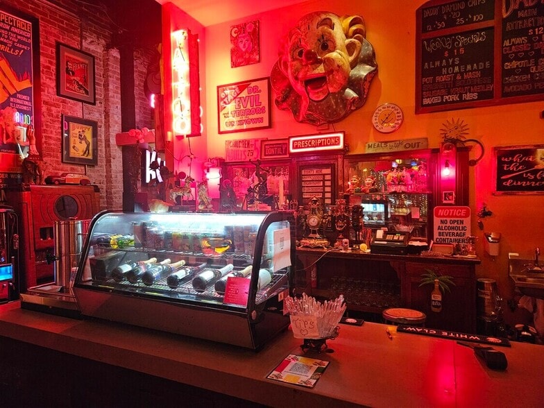 More Photos Of 1553-1555 N Cahuenga Blvd, Los Angeles General Retail For Lease