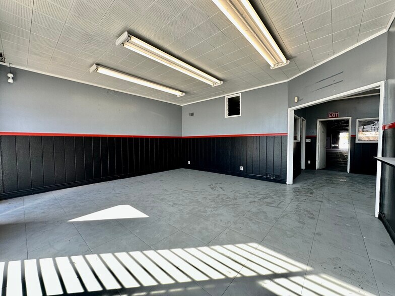 More Photos Of 229 S Oxnard Blvd, Oxnard Storefront Retail Office For Sale