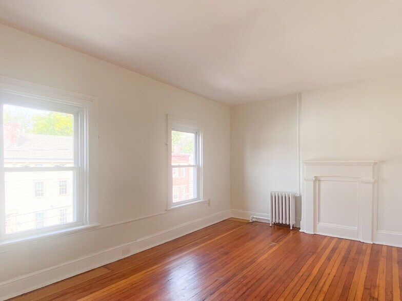 More Photos Of 132 Chambers St, Newburgh Apartments For Sale