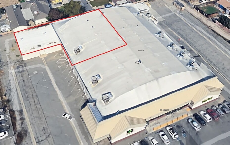 Primary Photo Of 3030 Brundage Ln, Bakersfield Supermarket For Lease