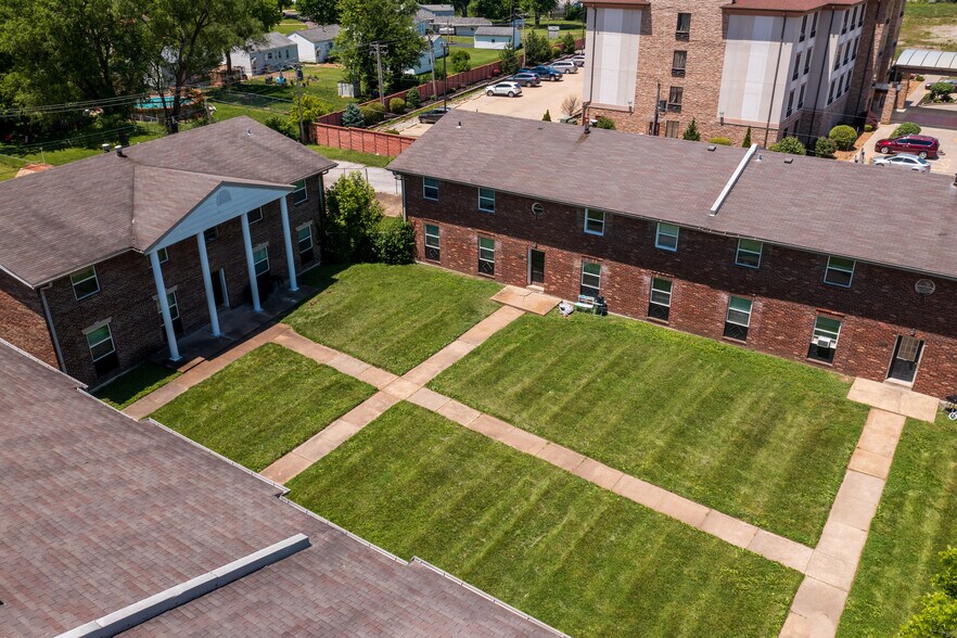 More Photos Of 9921 Sloane Sq, Saint Louis Apartments For Sale