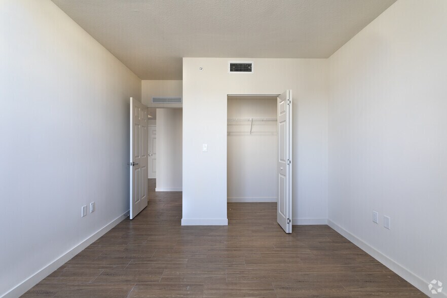 More Photos Of 961 SW 7th St, Miami Apartments For Lease