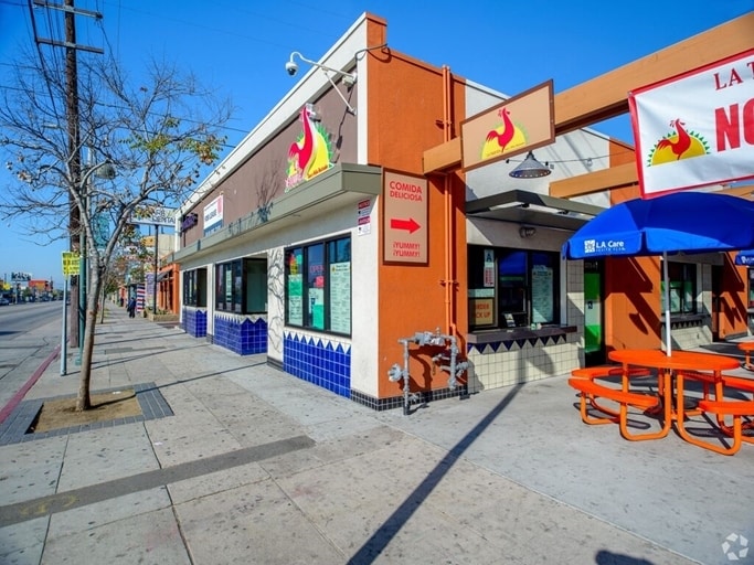 More Photos Of 13273 Van Nuys Blvd, Pacoima Storefront For Lease