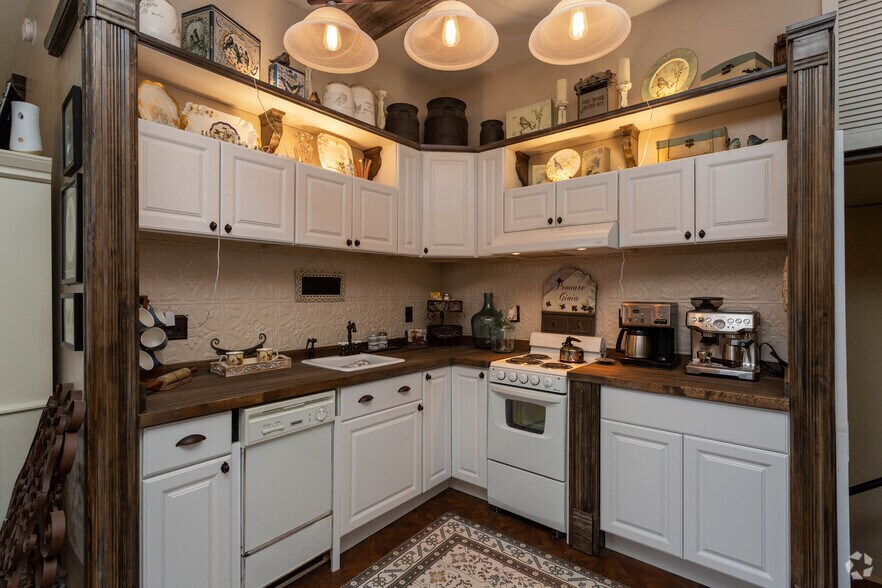 More Photos Of 26 Main St, Oneonta Restaurant For Sale