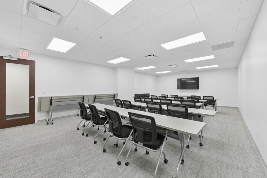 More Photos Of 999-1001 W Yamato Rd, Boca Raton Unknown For Lease